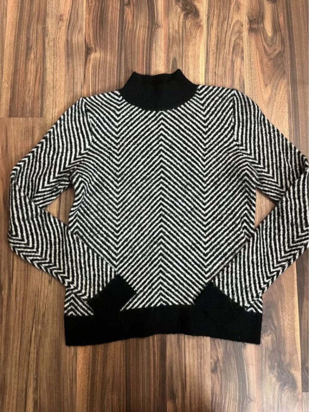Anthropologie classy black and white cozy sweater size XS